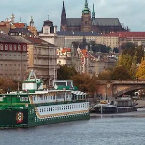 Úszó hotel Admiral, Prága