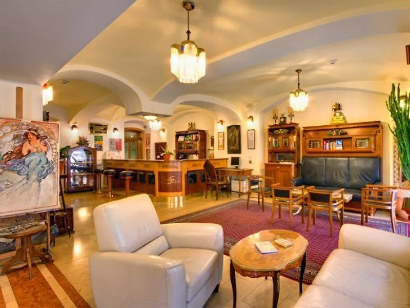 Hotel Mucha Praga 4*,