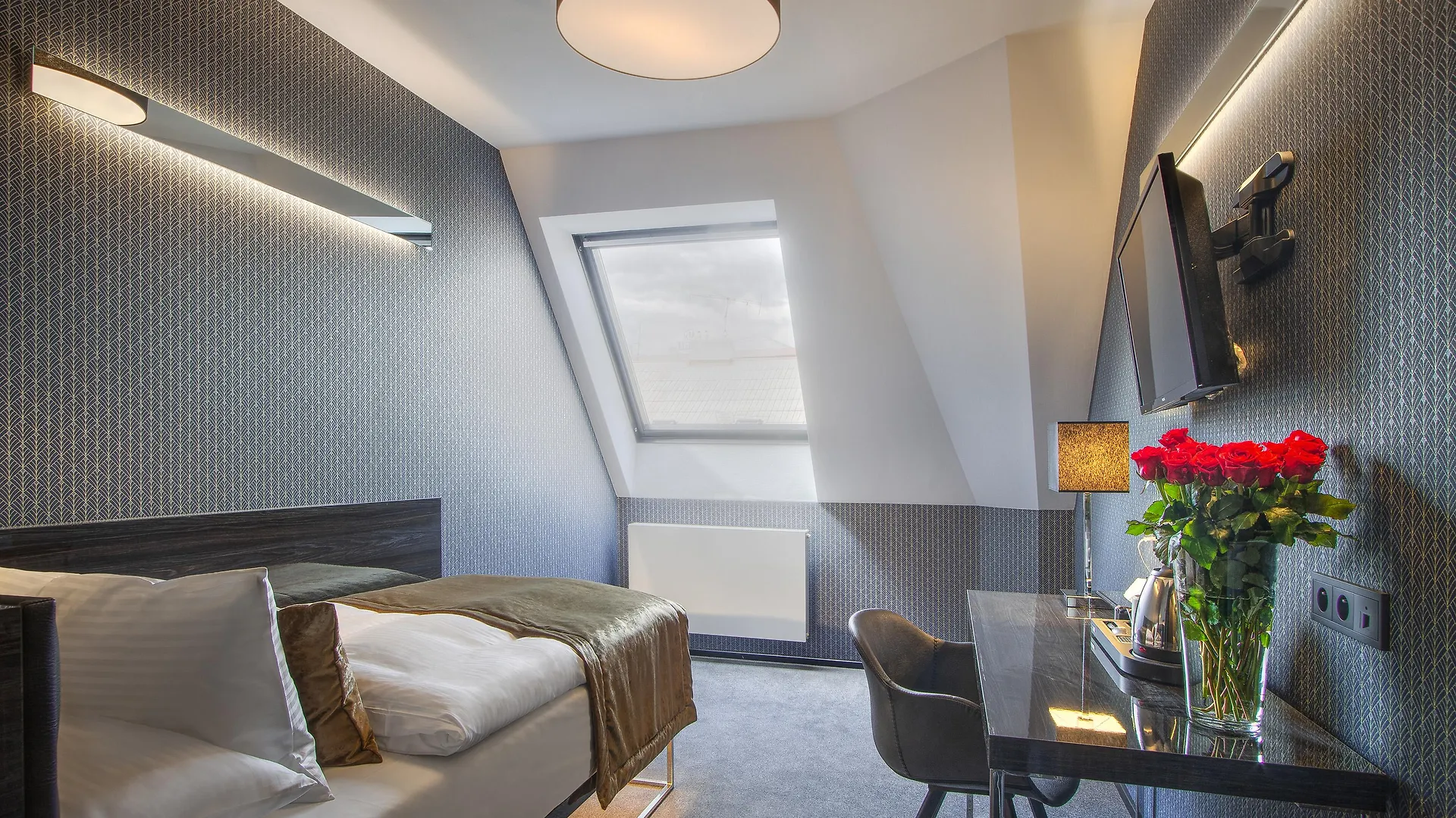Hotel Mucha Πράγα 4*,