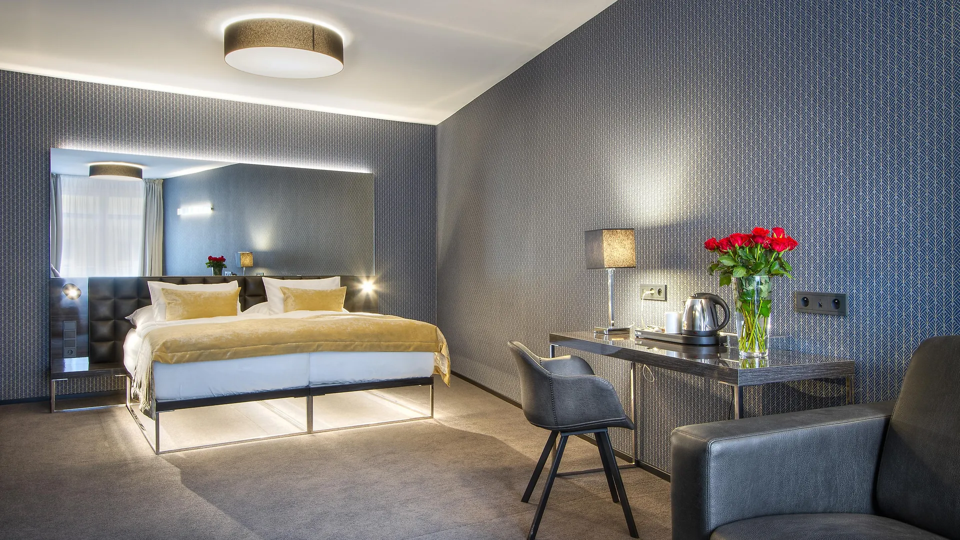 Hotel Mucha Πράγα 4*,