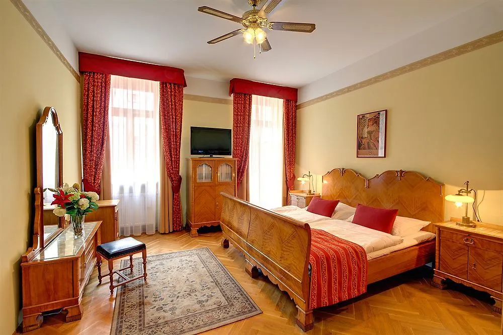 Hotel Mucha Πράγα 4*,  Τσεχία