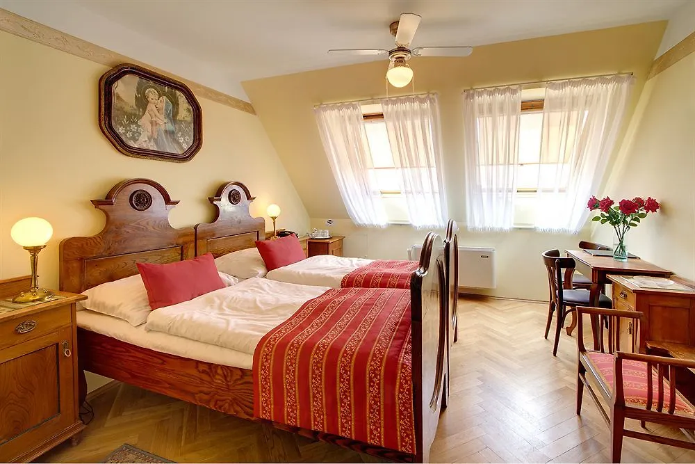 Hotel Mucha Πράγα 4*,  Τσεχία