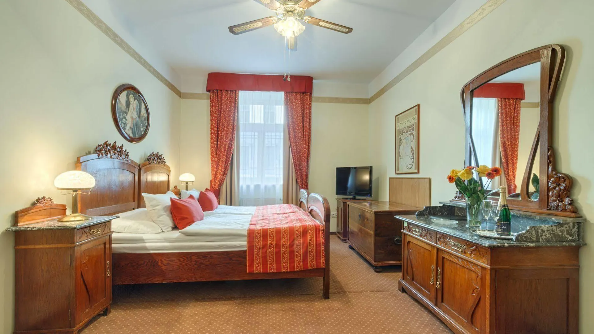 Hotel Mucha Πράγα Τσεχία
